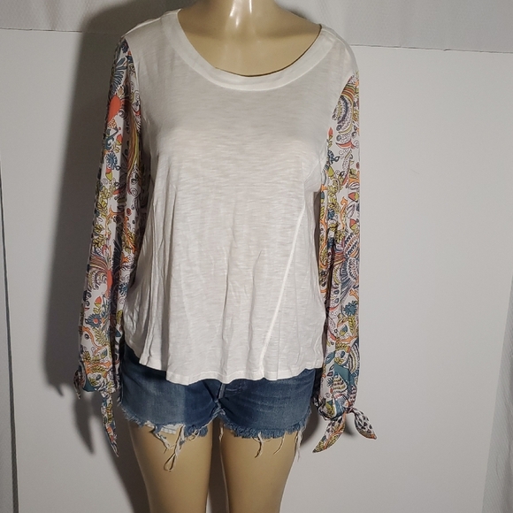 Anthropologie Maybelle Tied-sleeve top Paisley Sleeve Size M - Picture 3 of 15